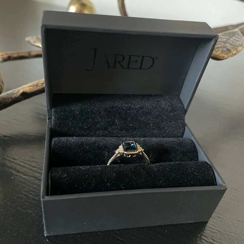 Jared’s London Blue Topaz Ring - Picture 3 of 9